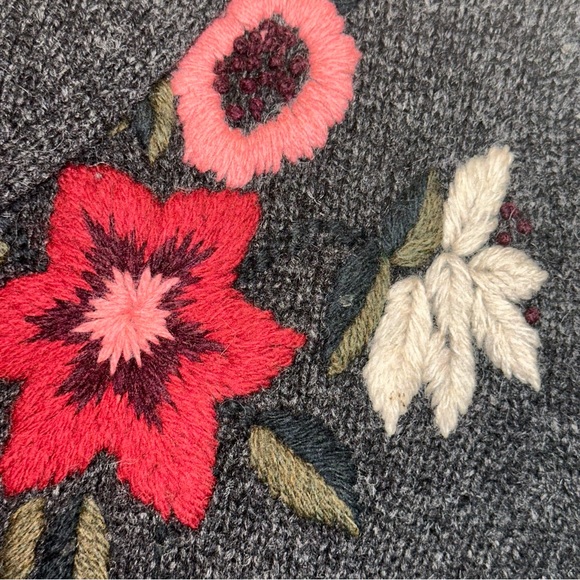 Vintage Eddie Bauer Cardigan Women's  Lambs Wool Embroidered Flower Shawl Collar - Picture 3 of 8